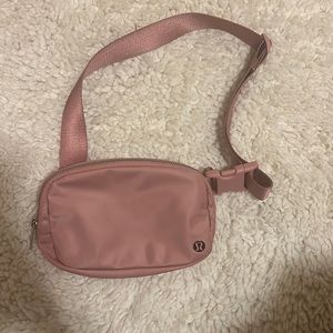 lululemon fanny pack in a dusty rose color